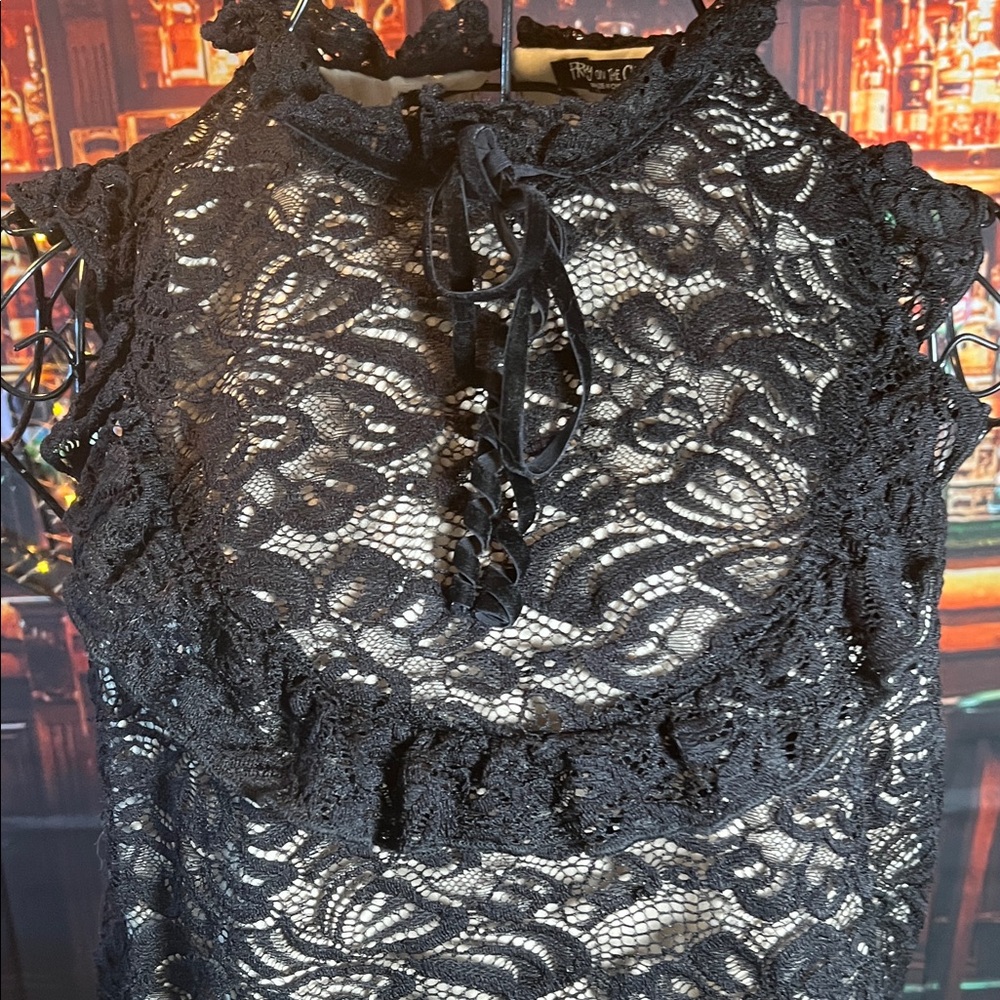 👚 Pretty on the Outside Ruffle Blouse — Black Lace — Sz M / J - Picture 2 of 9